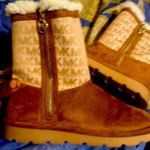 Mk boots Size 3 in kids